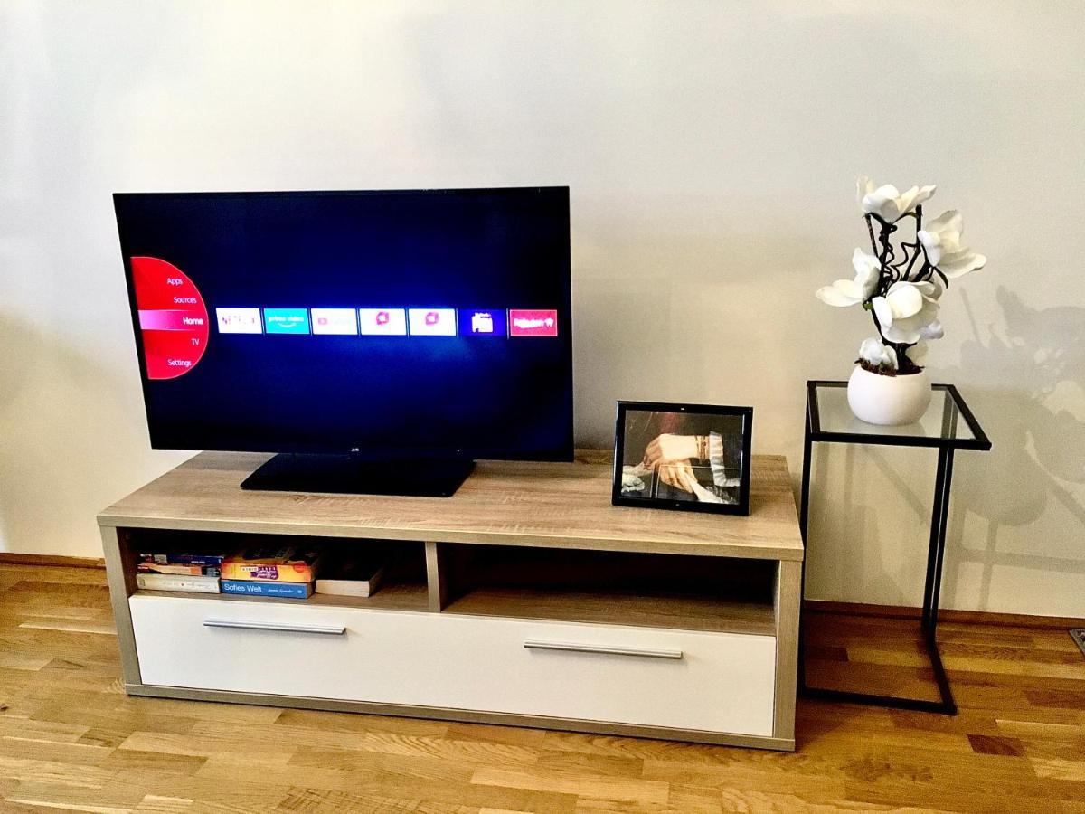 2 Bedroom Apartment Next To Metro U1 And Garage Parking Wien Exteriör bild