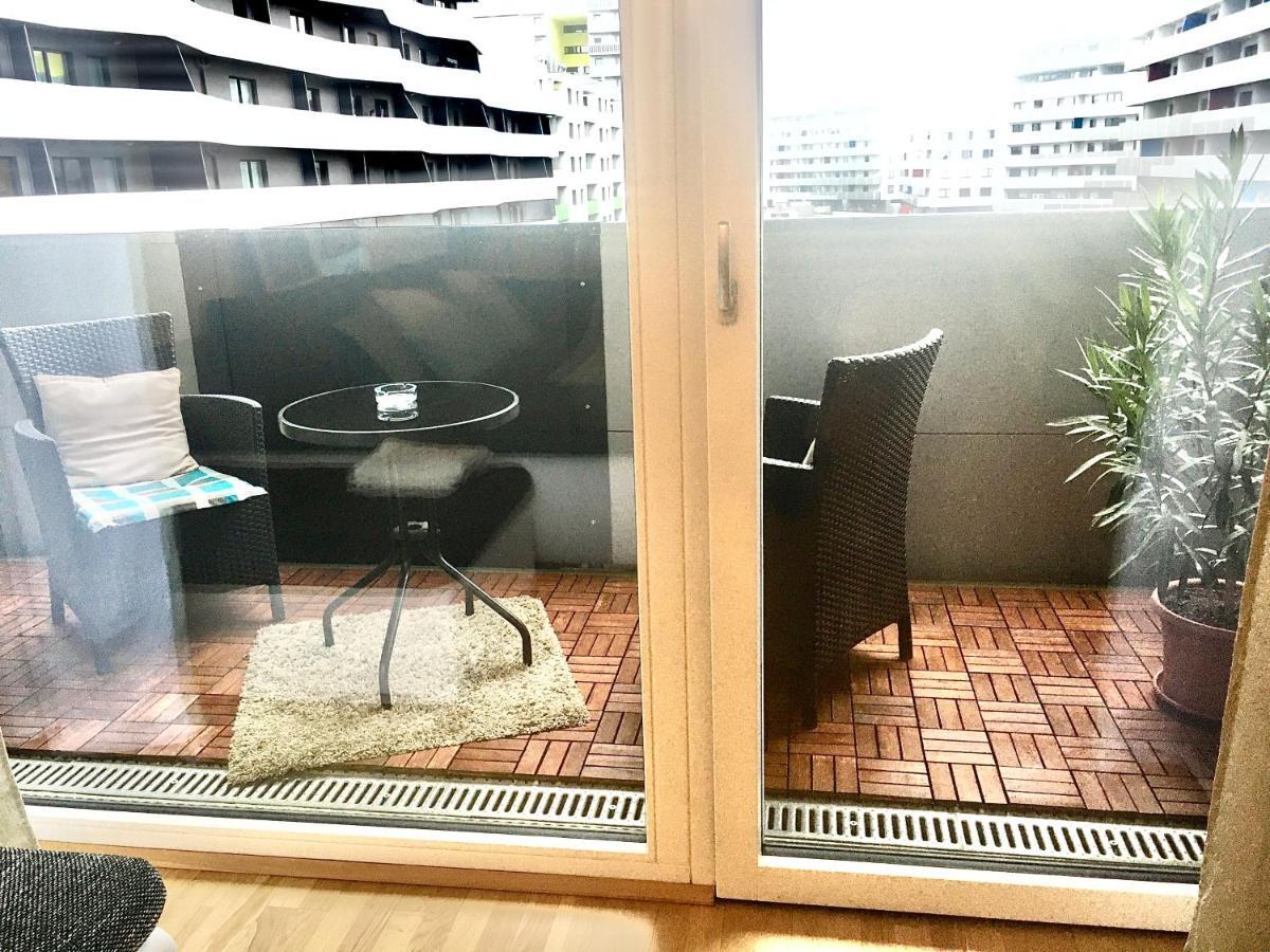 2 Bedroom Apartment Next To Metro U1 And Garage Parking Wien Exteriör bild
