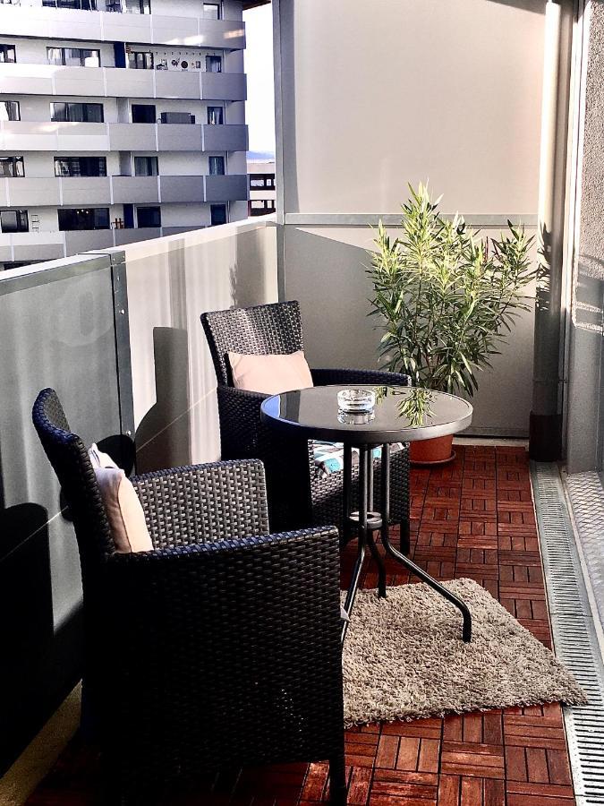 2 Bedroom Apartment Next To Metro U1 And Garage Parking Wien Exteriör bild