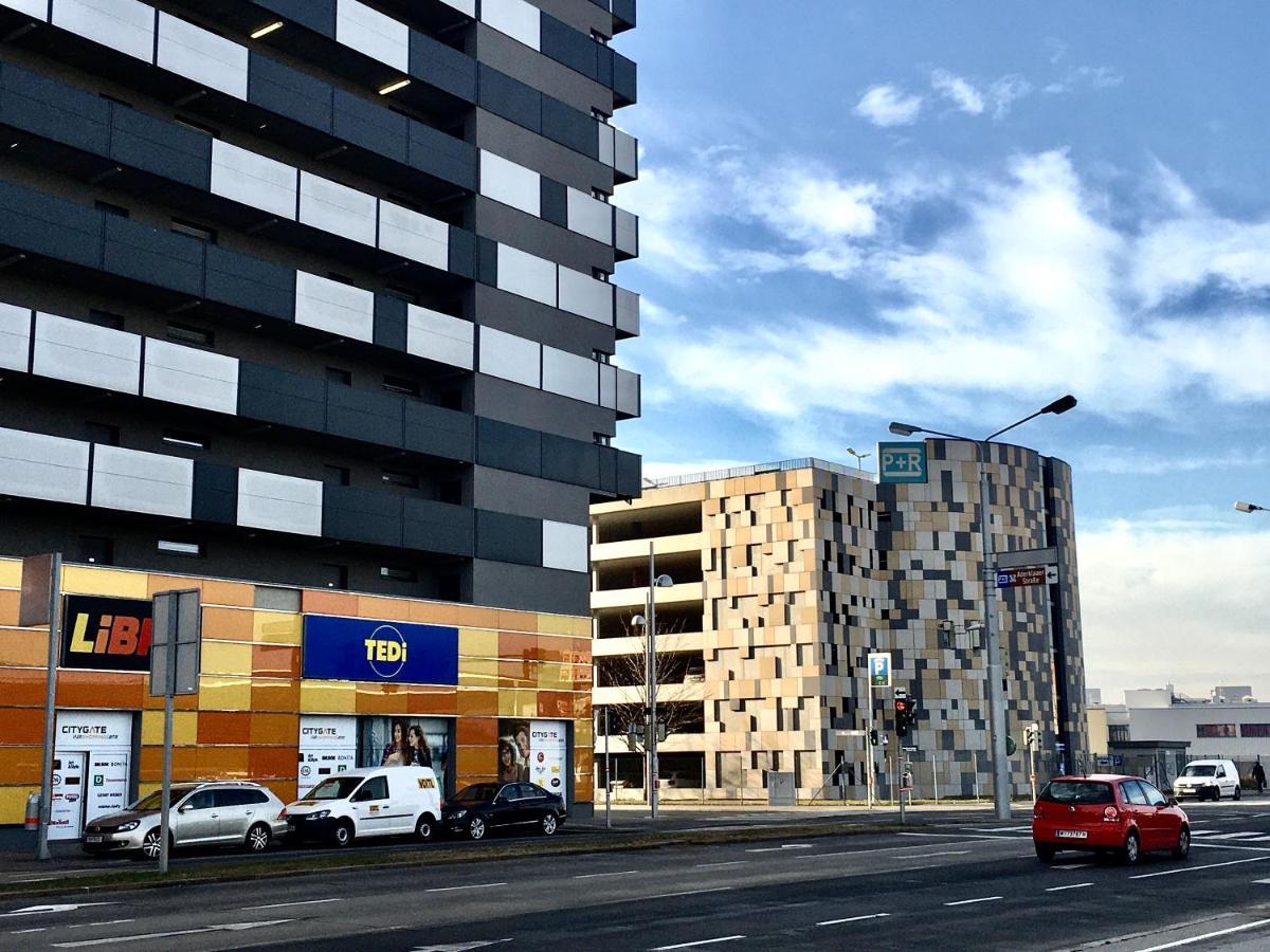 2 Bedroom Apartment Next To Metro U1 And Garage Parking Wien Exteriör bild