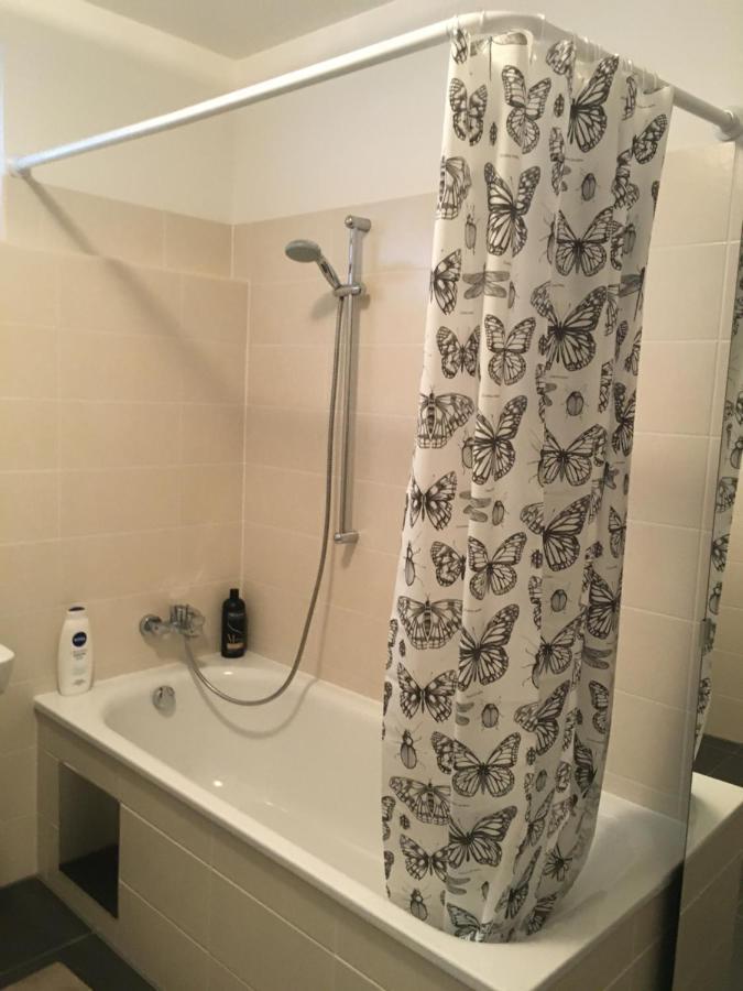 2 Bedroom Apartment Next To Metro U1 And Garage Parking Wien Exteriör bild
