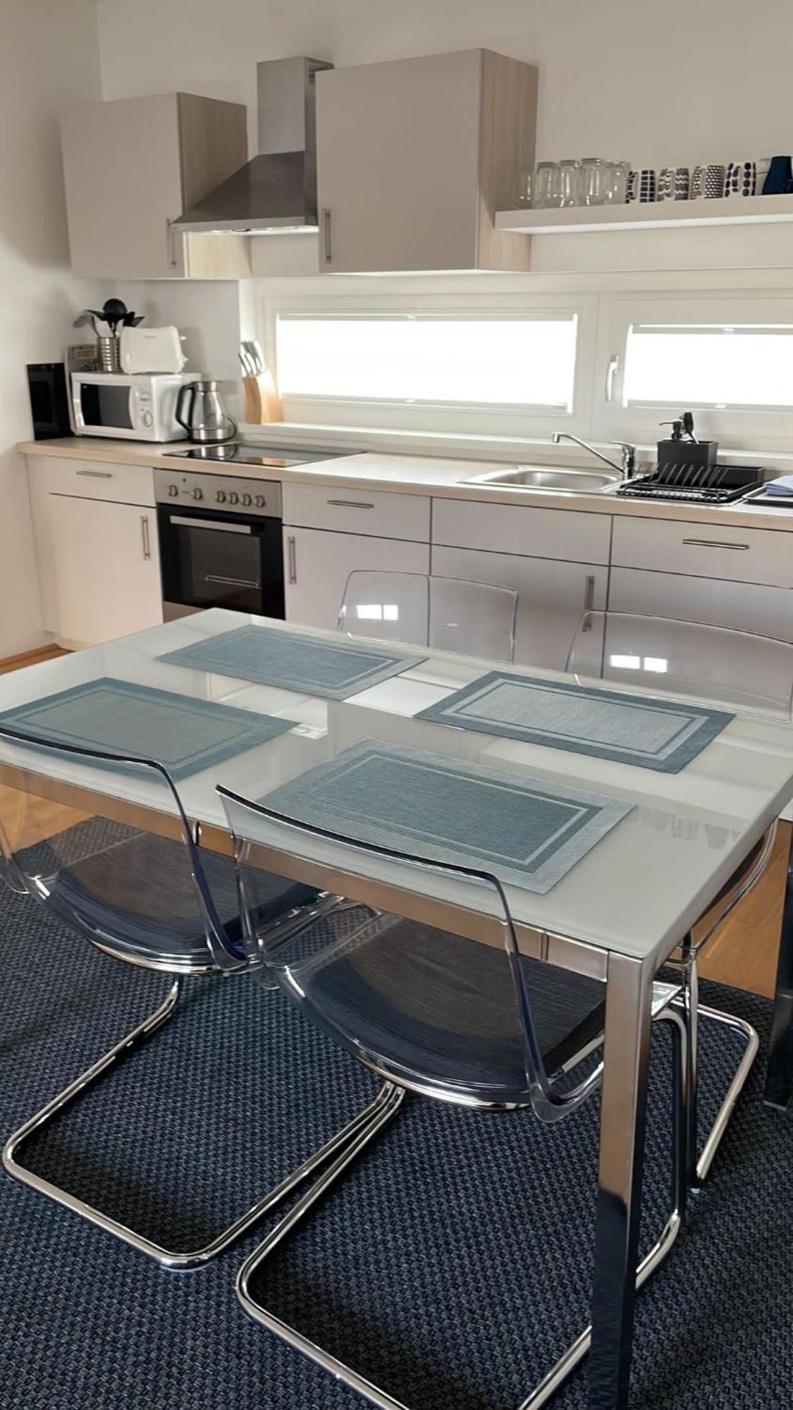 2 Bedroom Apartment Next To Metro U1 And Garage Parking Wien Exteriör bild